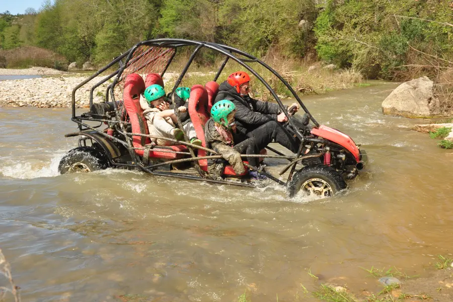Family Buggy Safari in Alanya: Who Can Drive and How Many Fit in One Buggy?